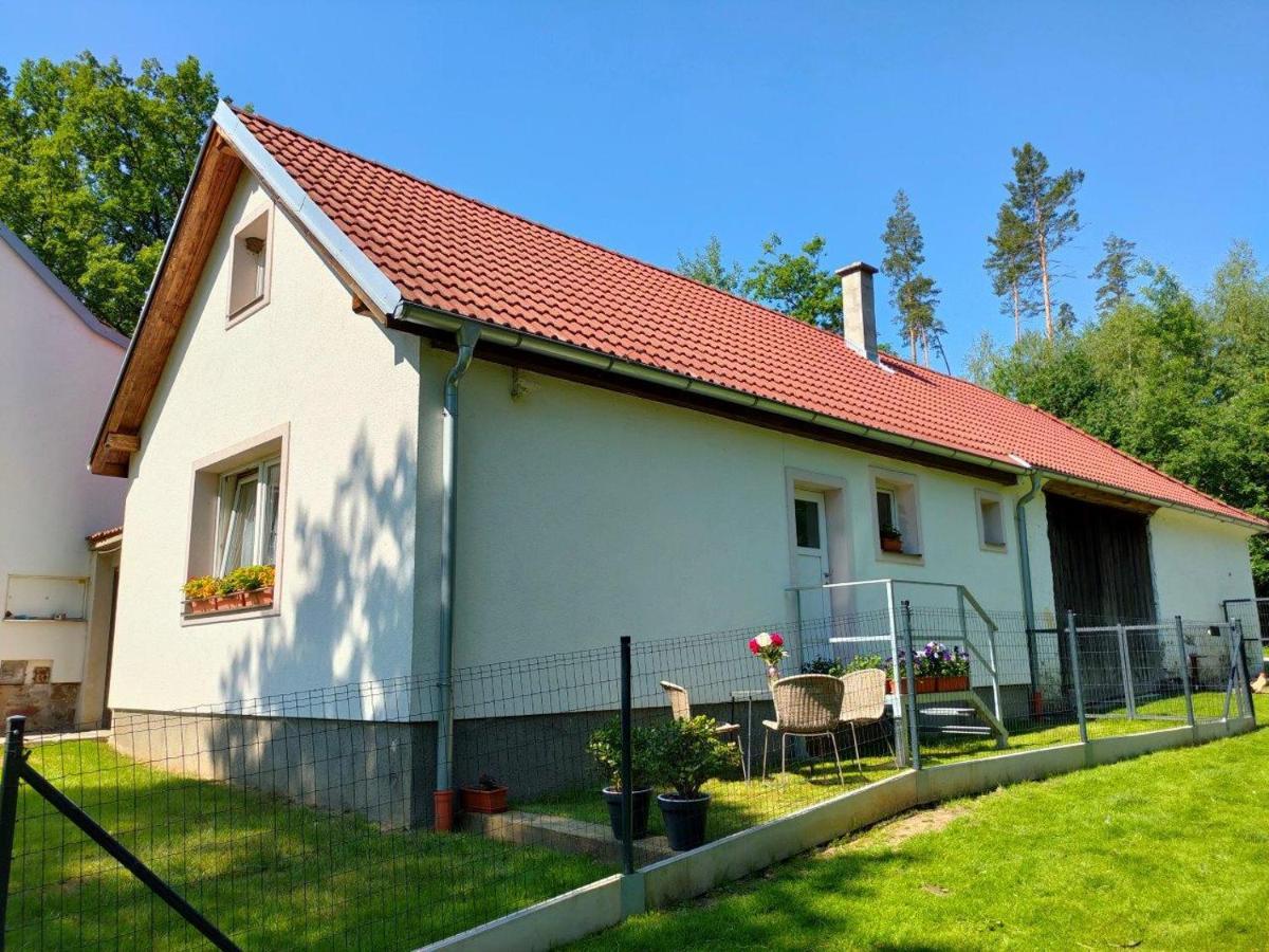 Ubytovani Na Samote - Apartman U Tesaru Komarice Екстериор снимка